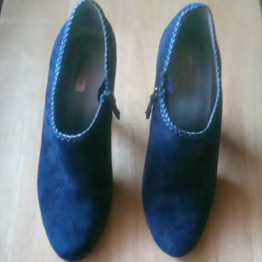 Stylish Taharo Blue Suede Ankle Boots
